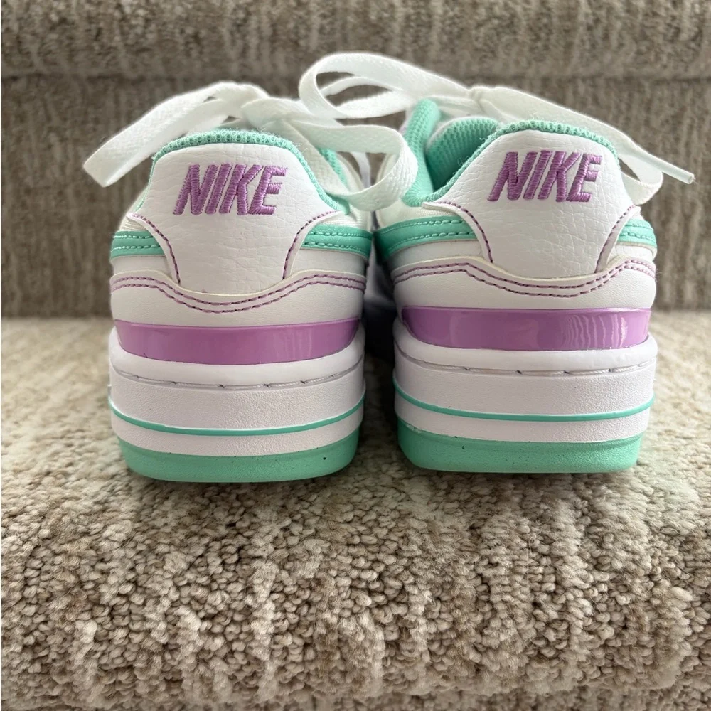 Nike Women's Gamma Force White Emerald Rise sneakers. Size 6